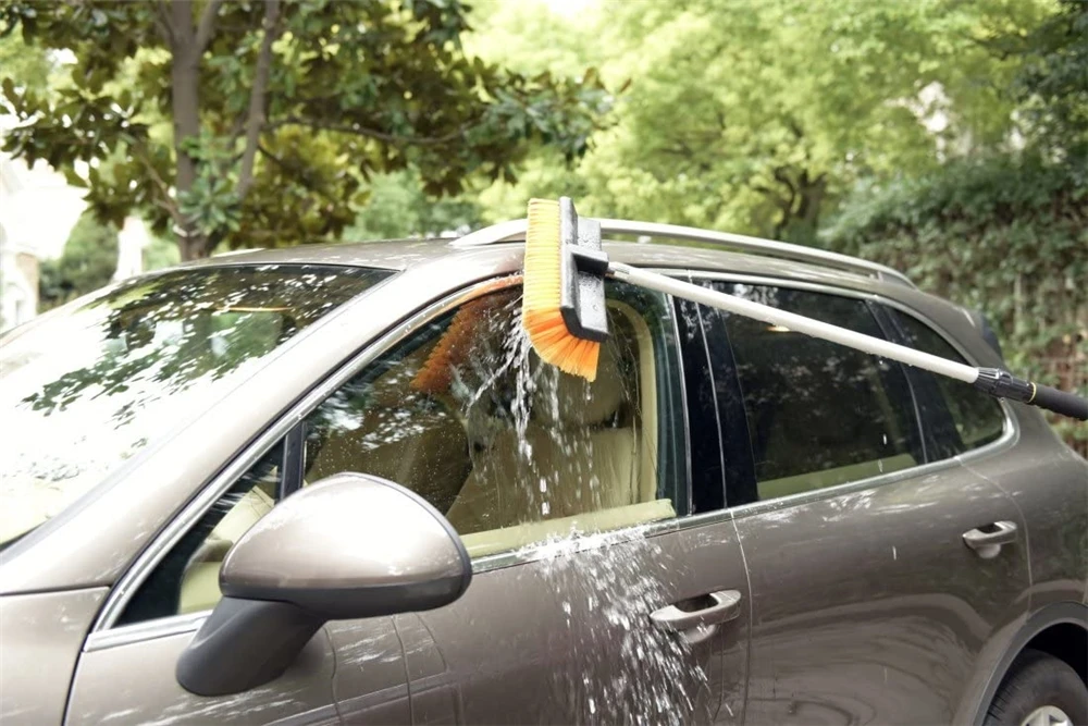 New Product Long Water Flow Through Telescopic Car Bus Wash Brush With Long Handle Extension Pole