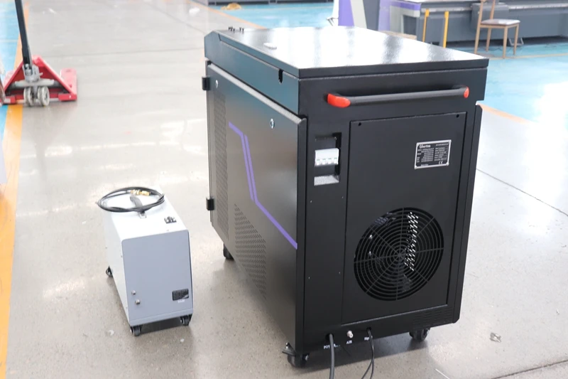 Handheld AKQH-3000w laser cleaning welding cutting 3in1 machine for removing and repairing iron oxide layer rust welding metal