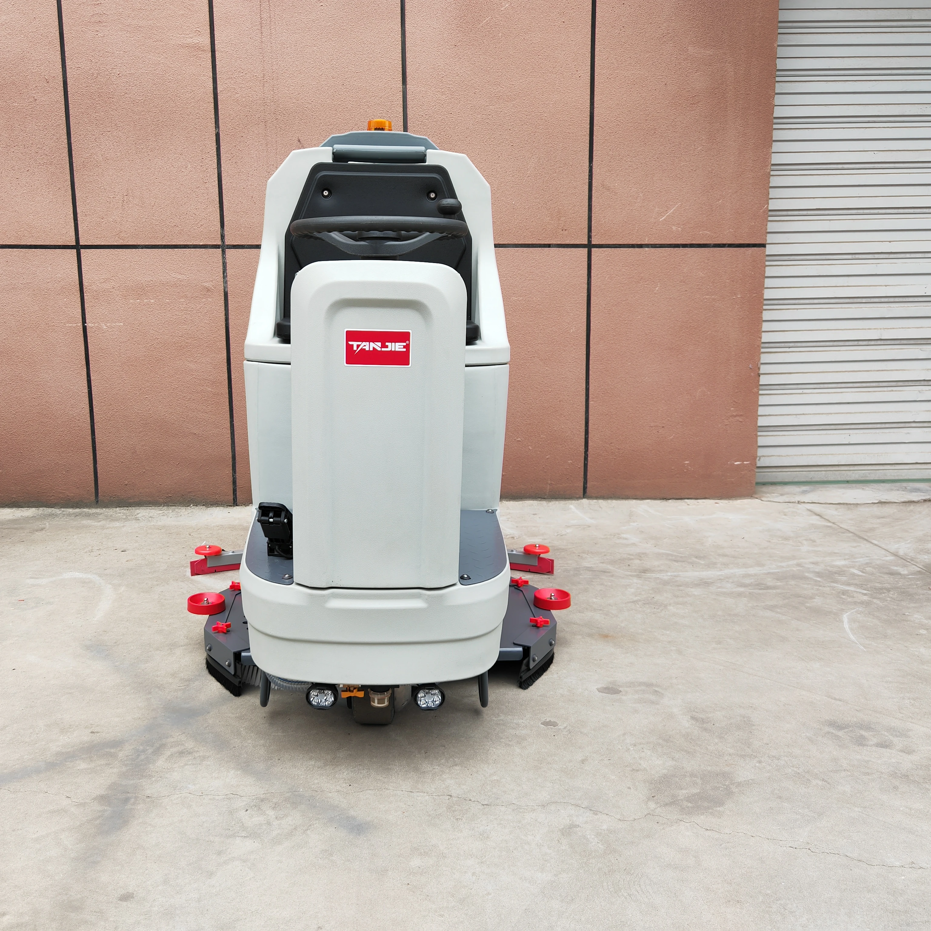 TAN JIE M8  Rride on Floor Scrubber Cleaning Machine Scrubber Dryer Floor Cleaning Machine Equipment Washing Scrubber