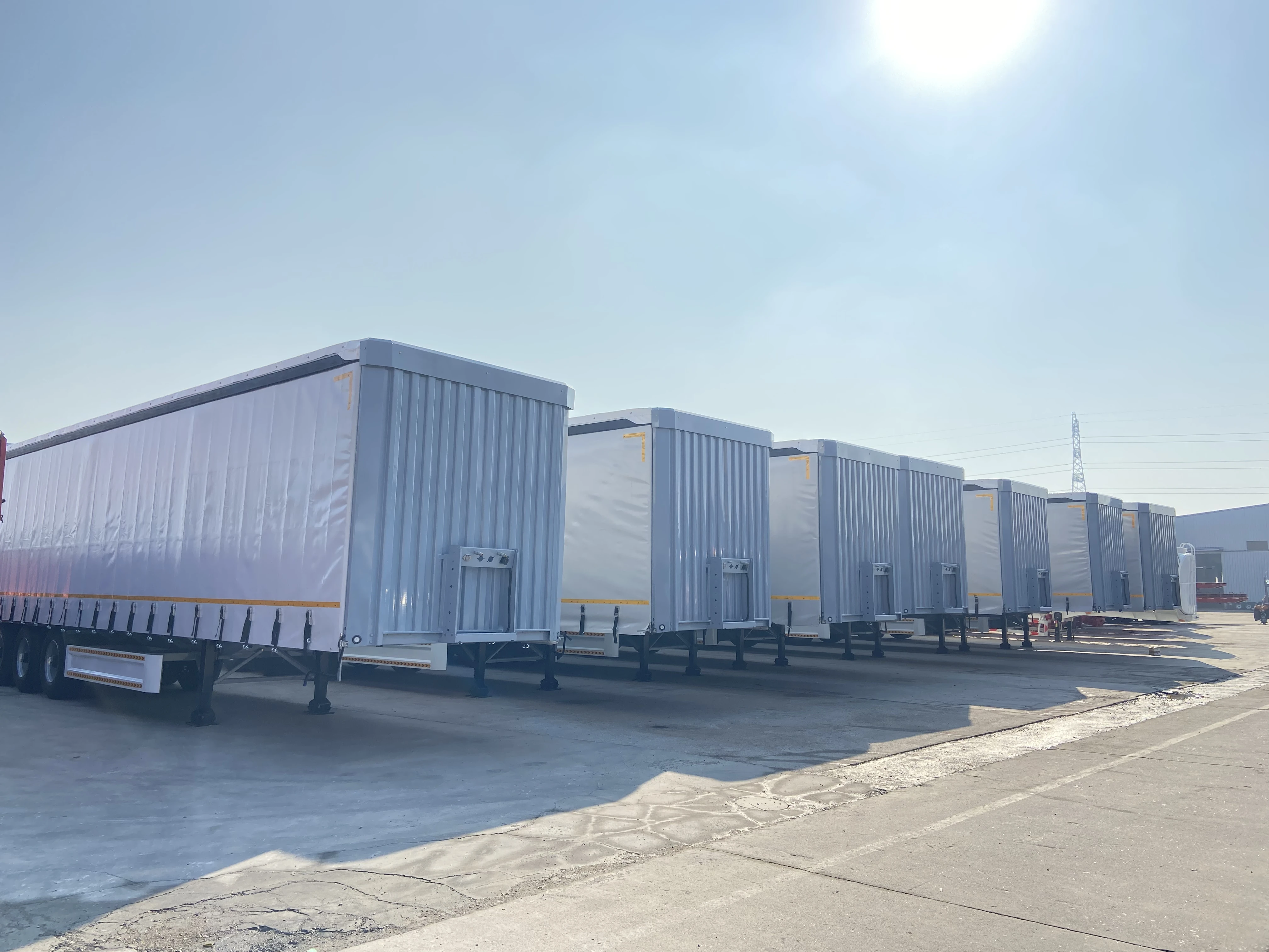 Custom 3 Axis Side Curtain Semi Trailer for Transporting Large Equipment Factory Direct Truck Trailers