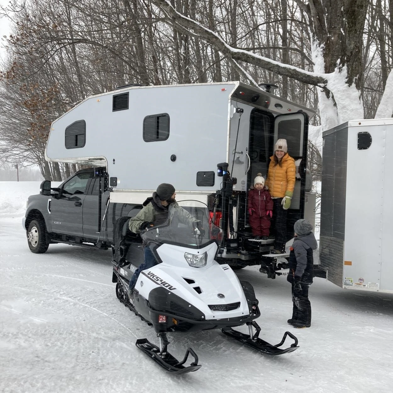 2024 Hot Style Offroad Motorhomes Pop-Up Caravan Concession Truck Camper Shell Slide for Camping and Travel