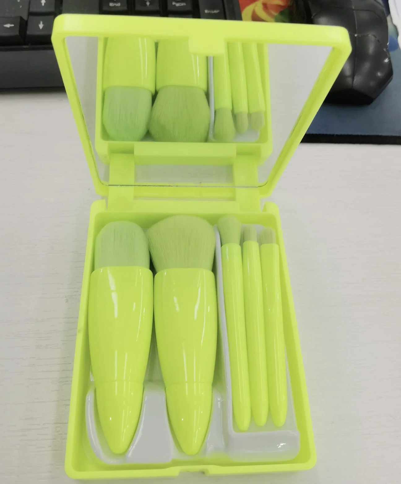 Wholesale Facial Cosmetic Brush 5pcs Professional Soft Synthetic Packing Makeup Brush Set With Mirror