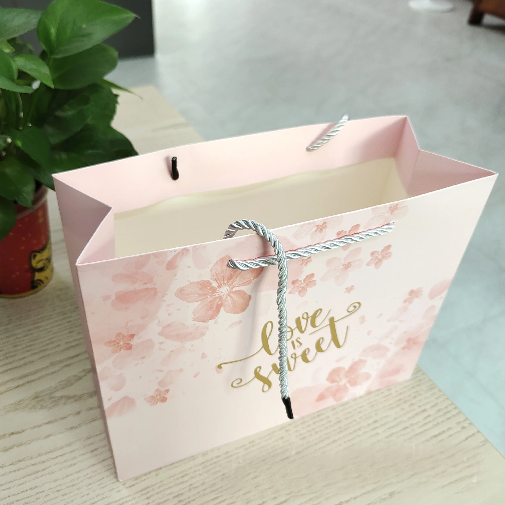 China manufacturer custom print logo victorias secret pink garment jewel packaging shopping paper bag