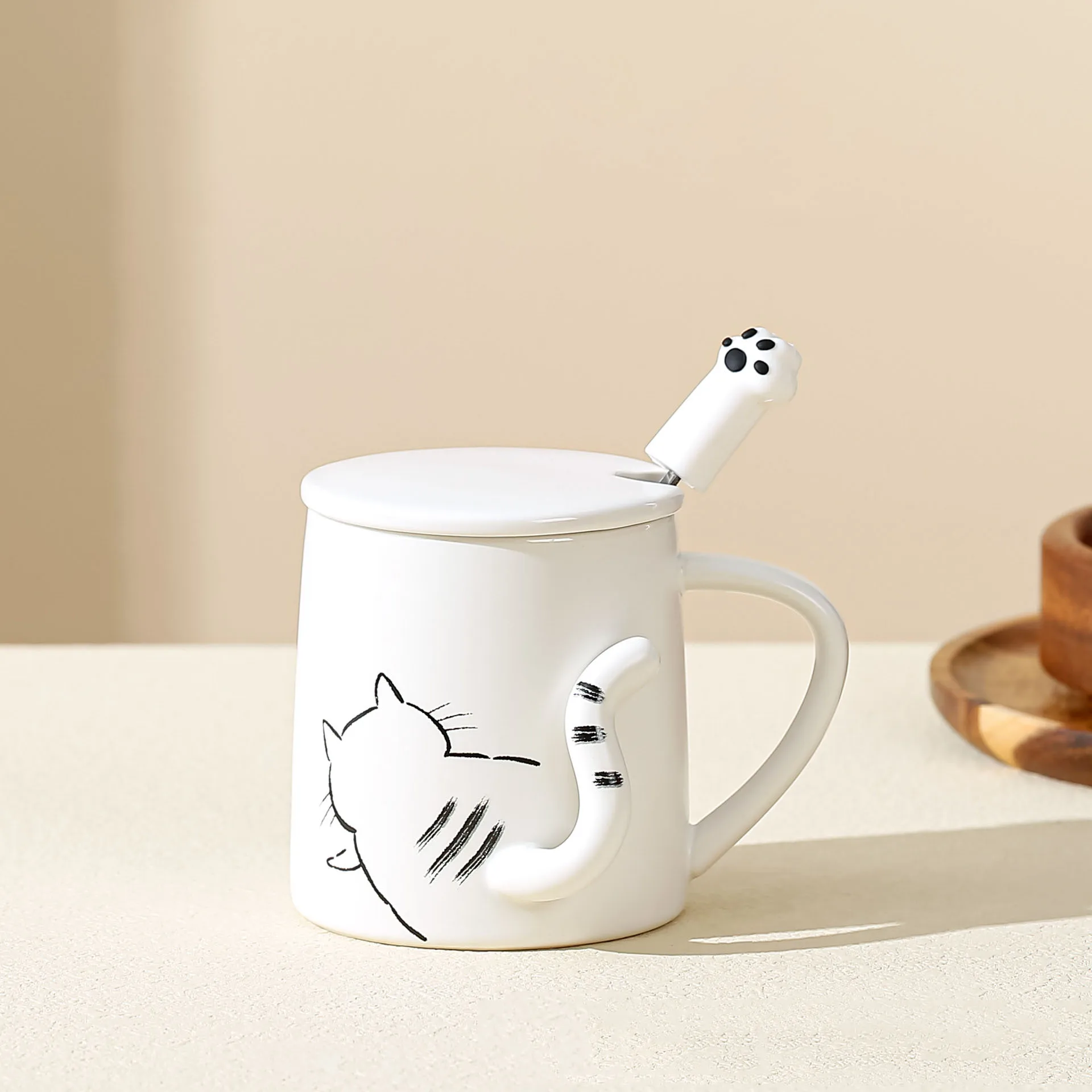Cute Cat Pattern 350ml Ceramic Custom mug Set with Lid and Spoon for Business Gifts Cartoon Design Style