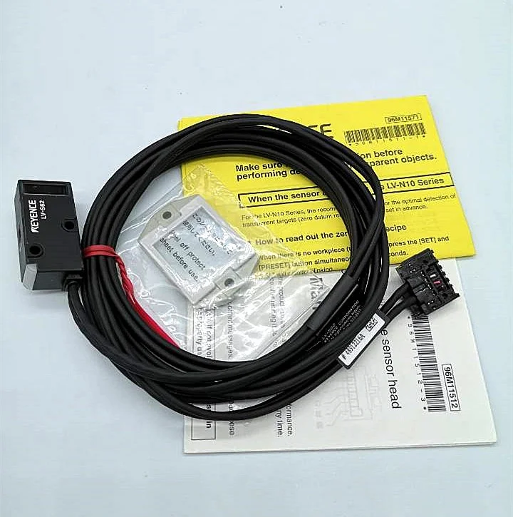 KEYENCE  LV-S62  Ultra-small Digital Laser Sensor    Parallel light area     New original