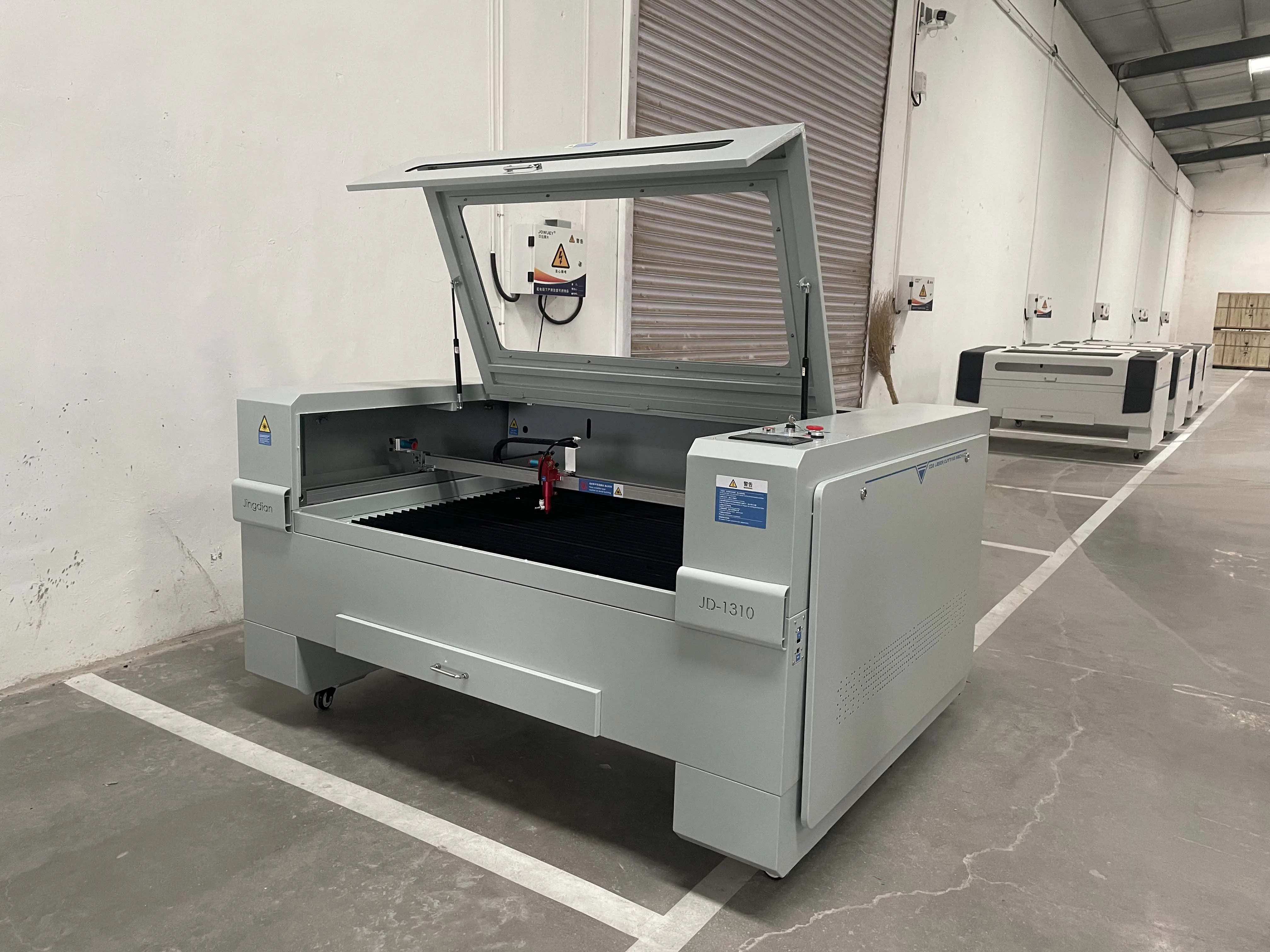 Gantry Type CO2 Laser Engraving Machine Cutting for Metal Wood Crystal Rubber for Retail and Manufacturing Plants