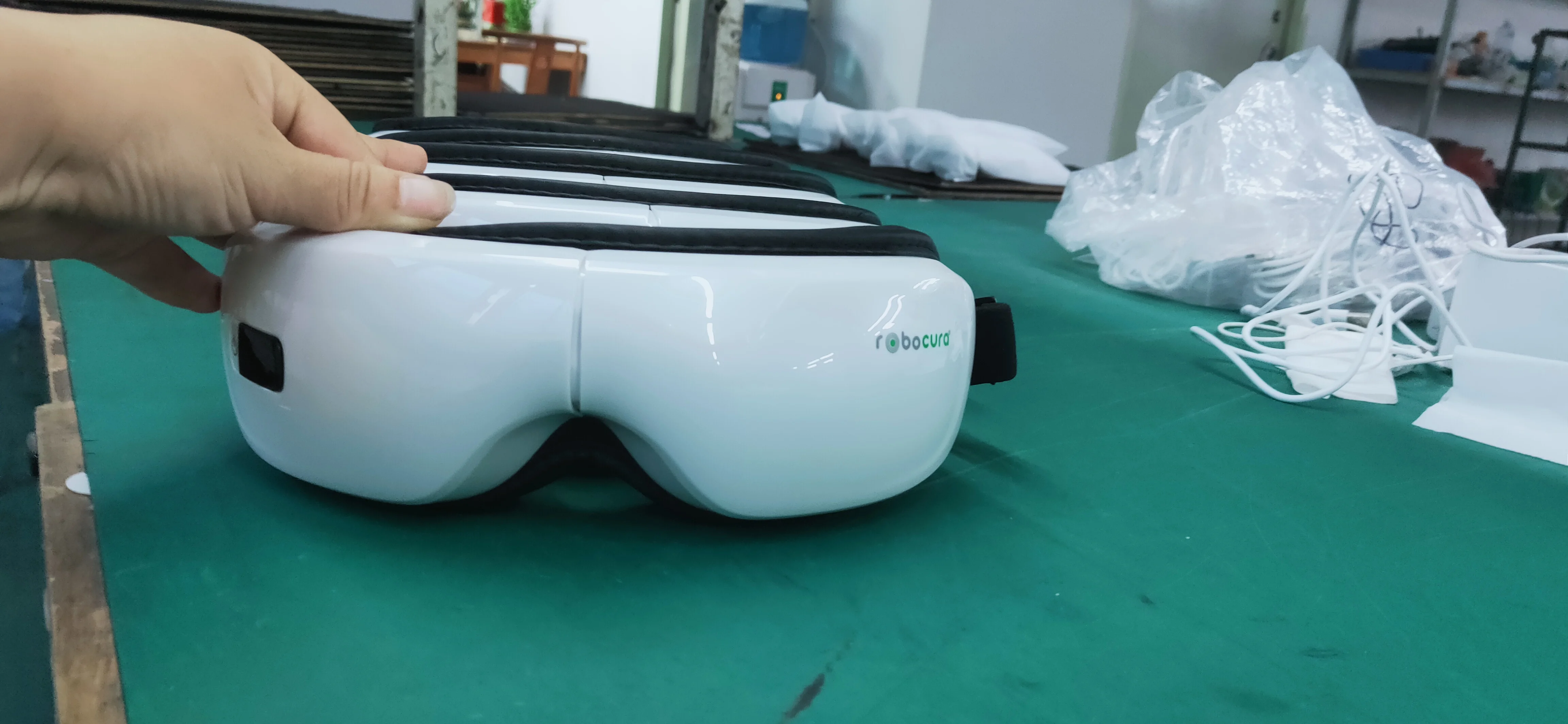 Electric Eye Massager Vibration Heating Relieve Fatigue Removal Dark Circle Sleep Eye Mask Massage Instrument