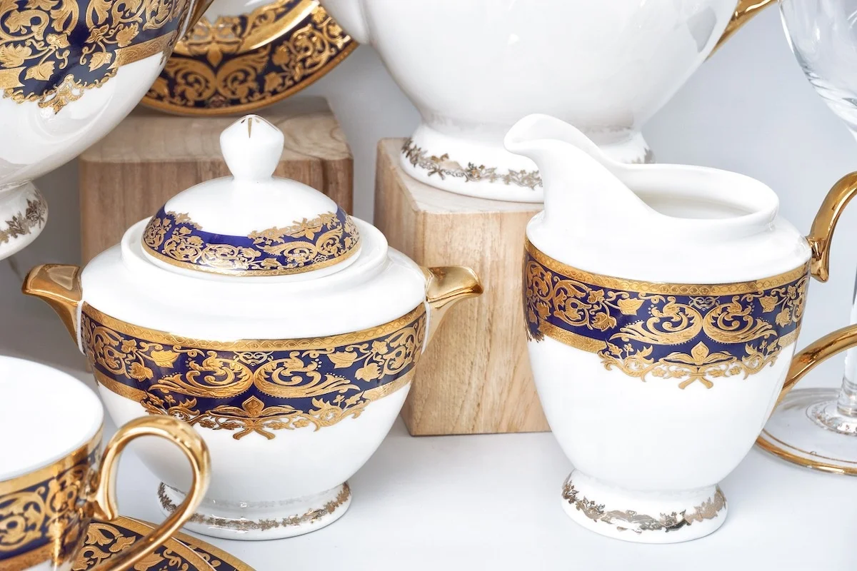 Posuda новый Костяной фарфор 50 шт. тисненый Золотой роскошный тарелка обеденный набор костяного фарфора русская посуда