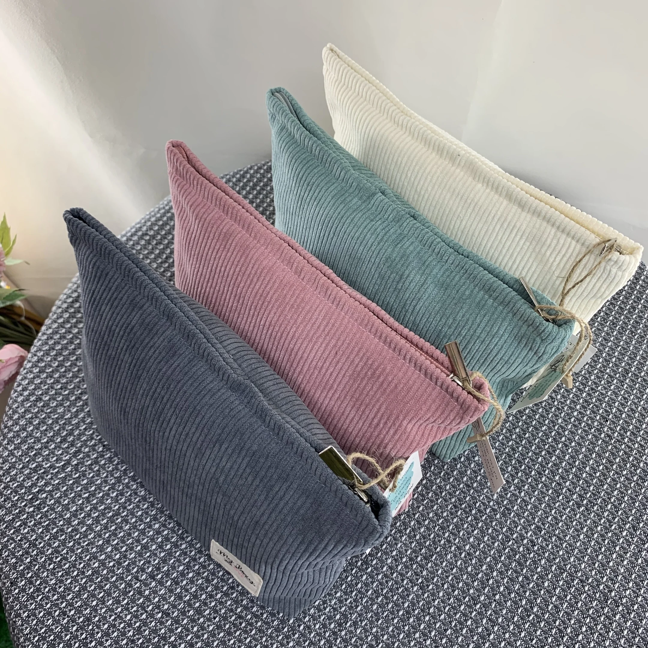 Wholesale Vintage Brown Pink Blue White Corduroy Pouch Private Label Cosmetic Bag Larage Travel Makeup Bag