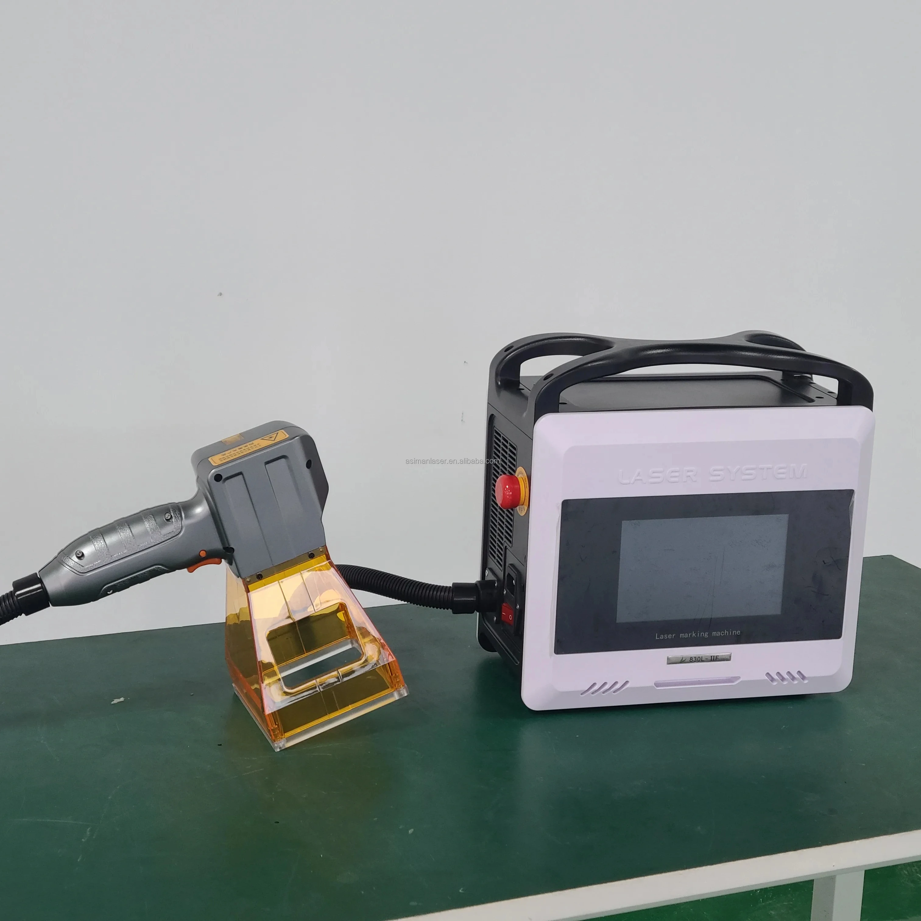 CE Hot sale mini handheld  mark 20W 30W 50W easy move 18kg weight UK laser marker with chargeable  battery