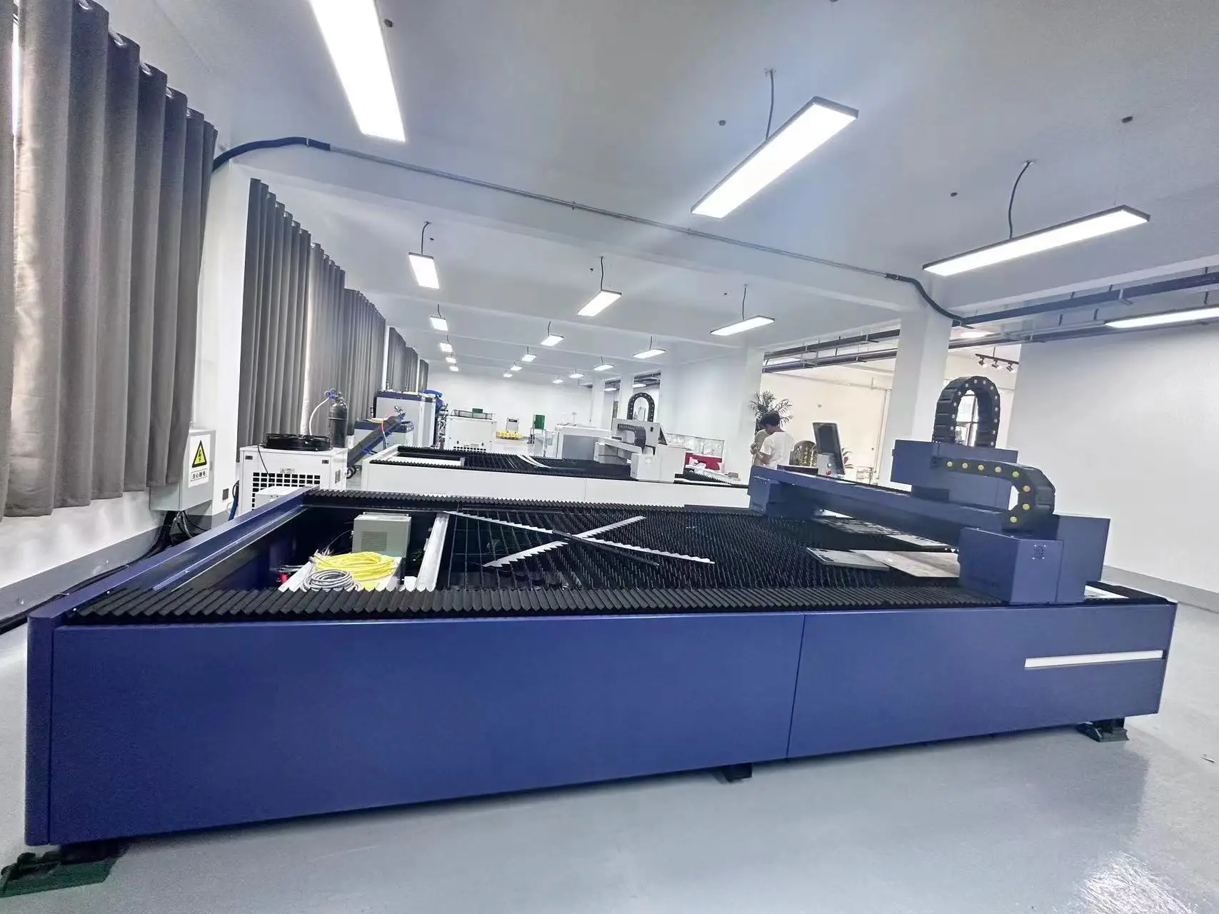 3015 3KW  Max Raycus Laser Source Metal Fiber Laser Cutting Machine