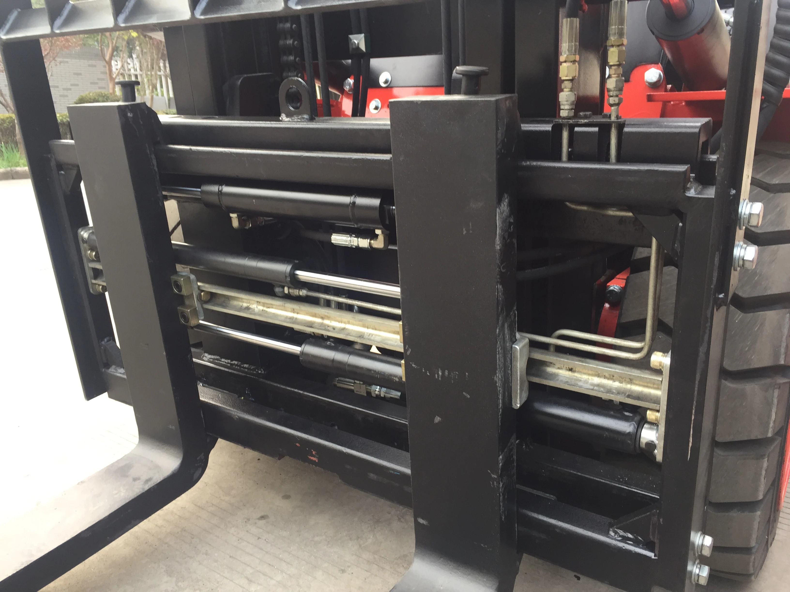 Forklift Hydraulic apparatus fork positioner with different sizes and loads forklift attachment with fork positioner