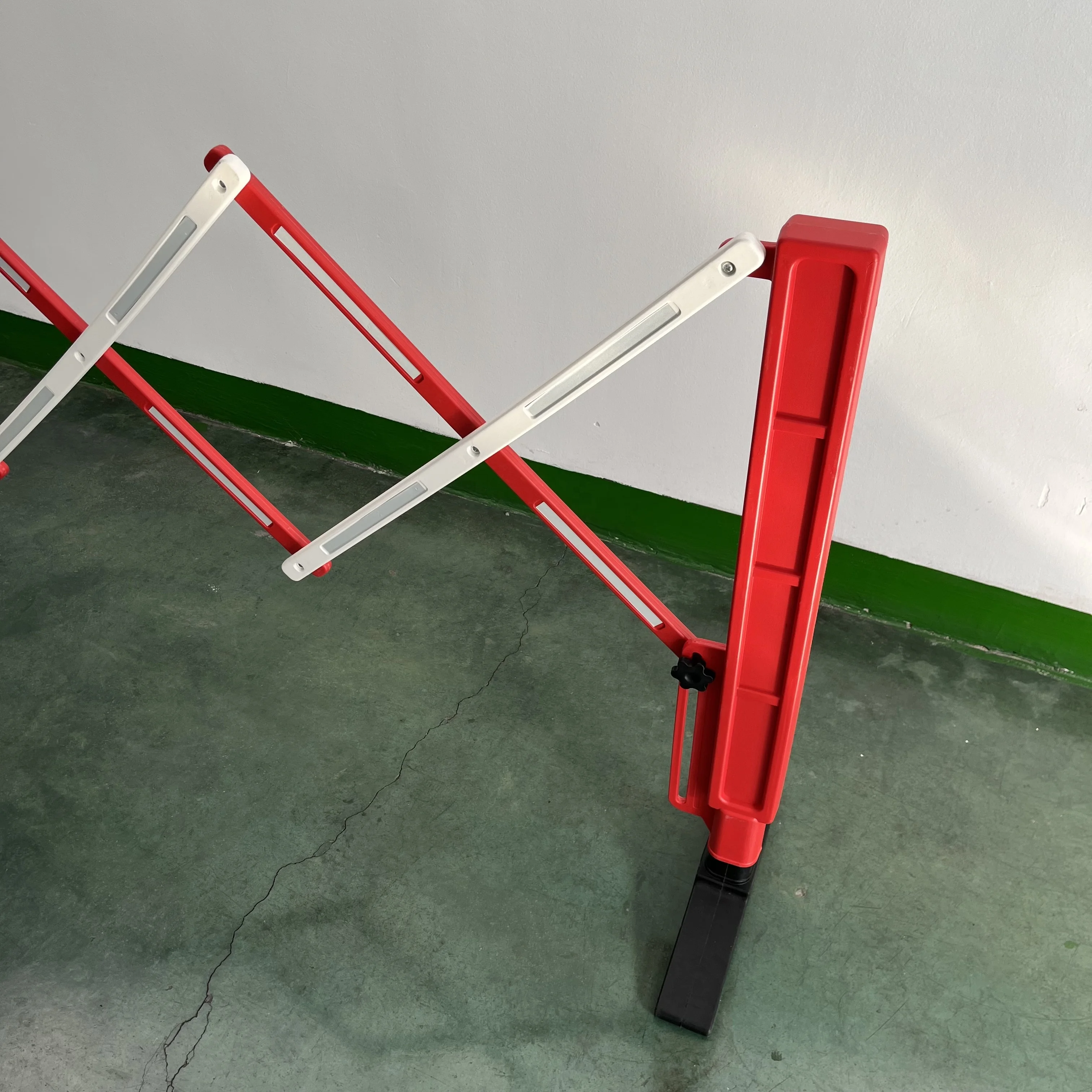 New Road Safety Portable Expanding Security Barricade Portable Guardrail PE Retractable Traffic Fence