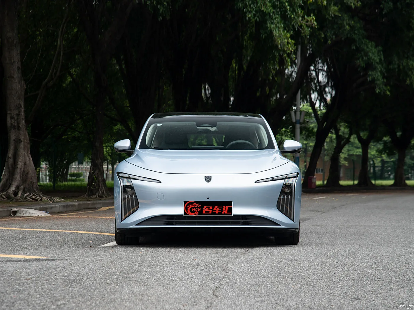 Dongfeng forthing S7 High-quality new energy vehicles Pure Electric Automatic Gearbox Lithium Battery R18 Tires Rear Camera EV