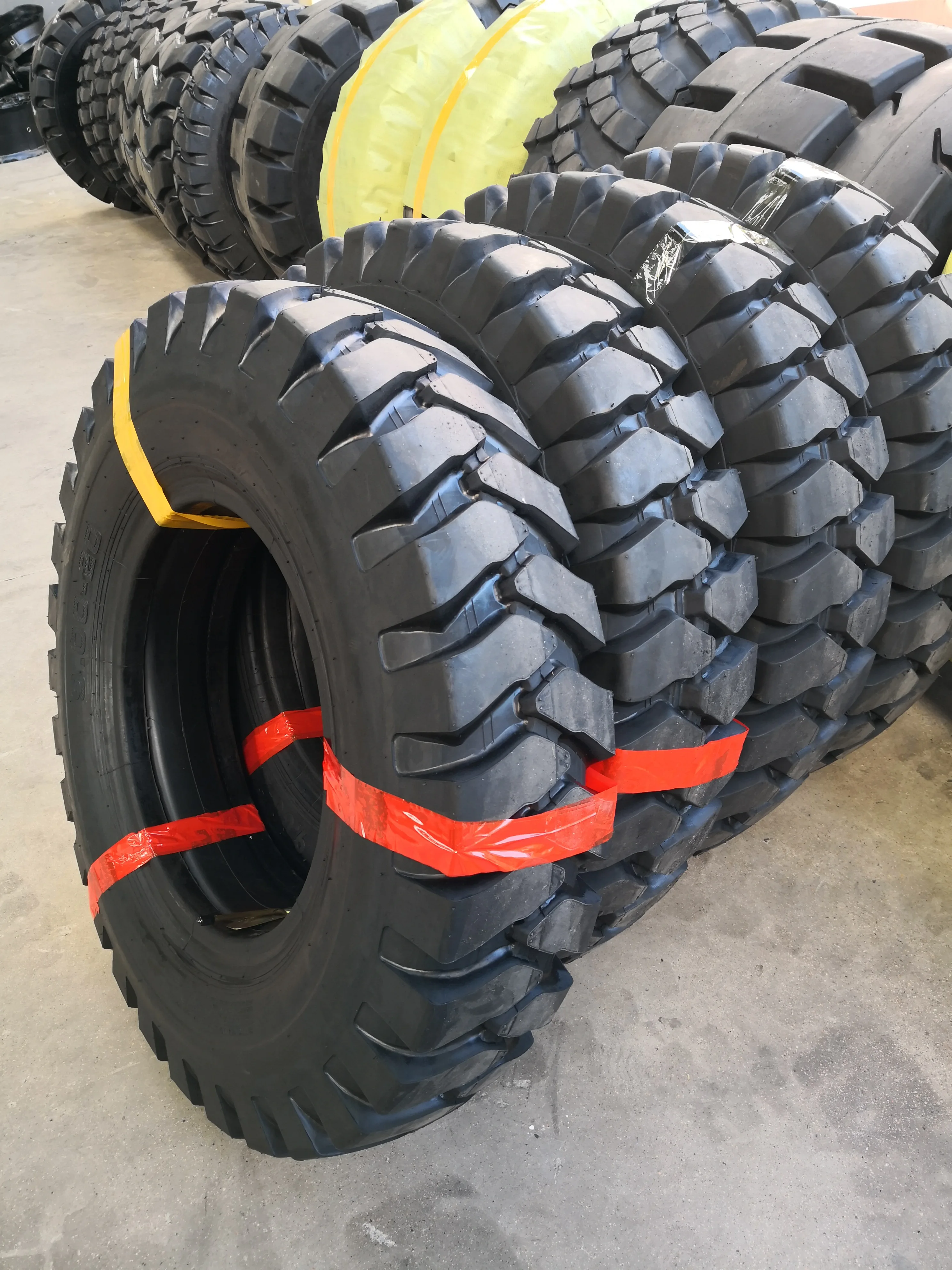Top quality new pattern OTR tyre 9.00-20 for loaders and wheel dozers