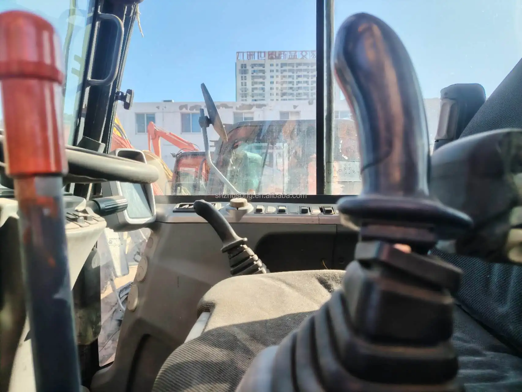 High quality used Doosan DX60 wheeled excavator in good condition, 6-ton mini 6t excavator factory direct sales