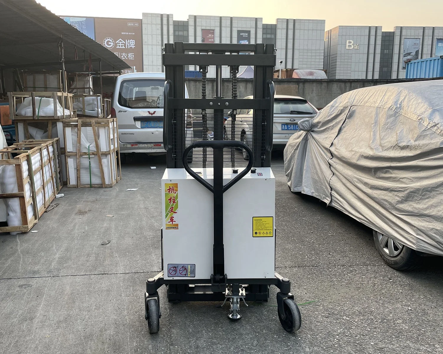 New Product 1.5t 2m Hydraulic Pallet Forklift Battery Small Semi Electric Stacker