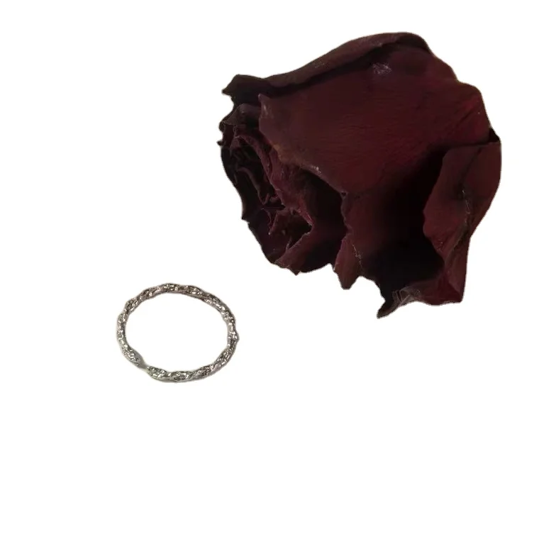 Single ring elegant and adjustable