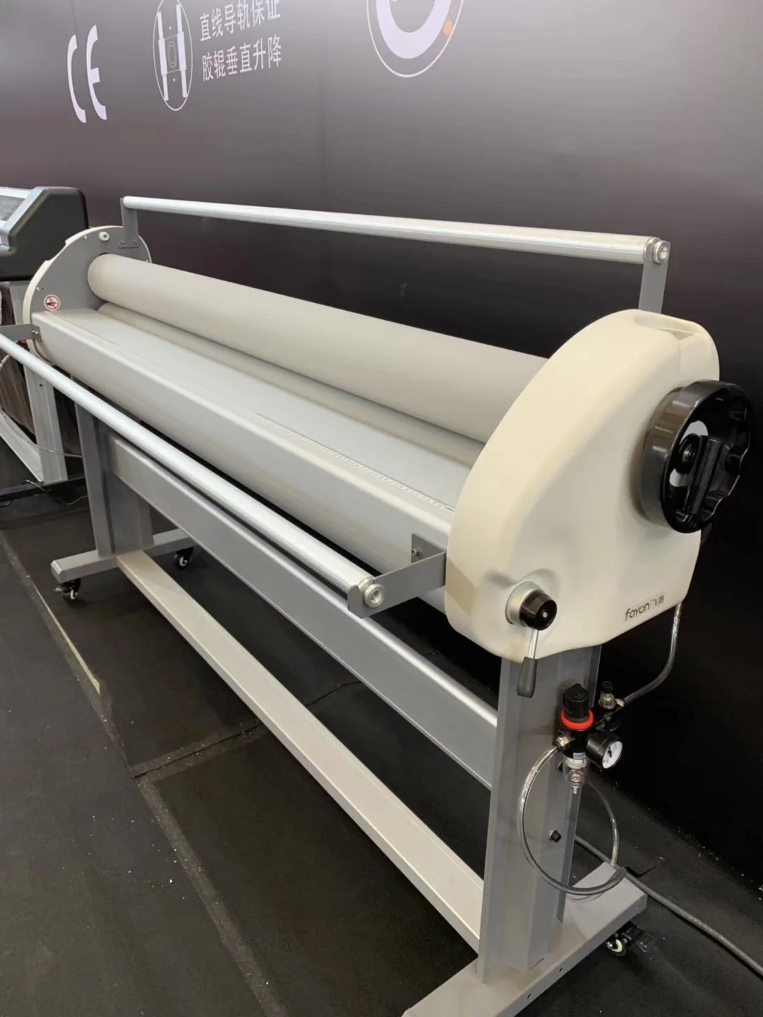 W Pure manual cold laminating machine roll to roll self-adhensive laminator