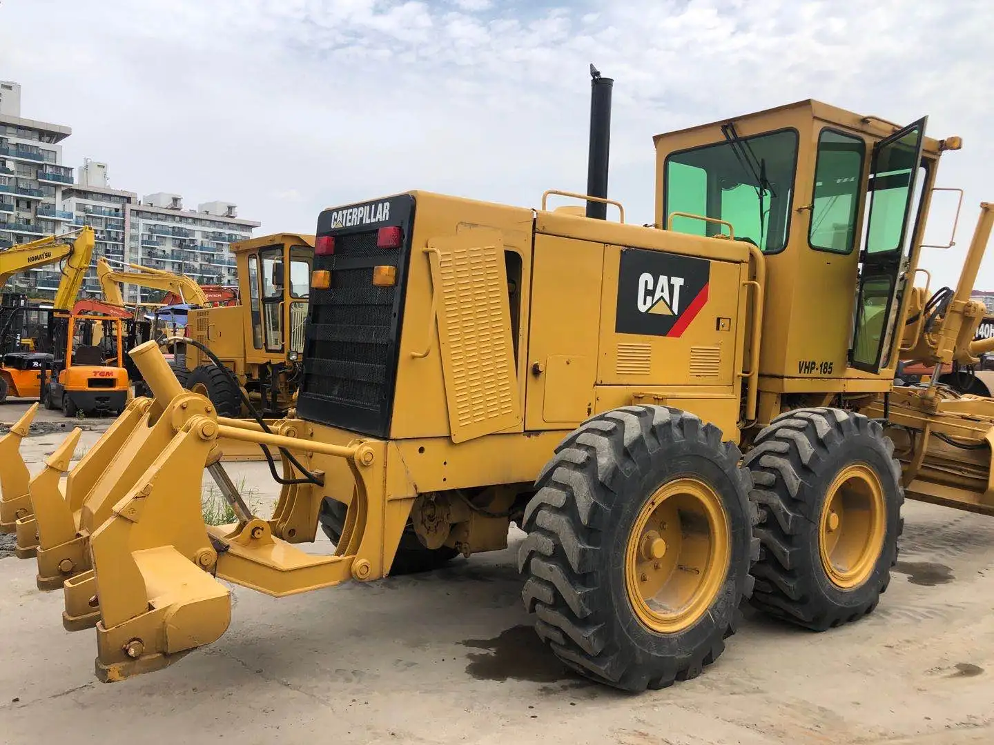 Б/у автогрейдер catt 140h/б/у в
