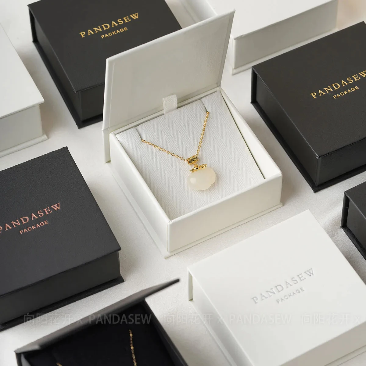 Custom Logo Gift Box  Magnetic Necklace Earring Bracelet Fashion Jewelry Box