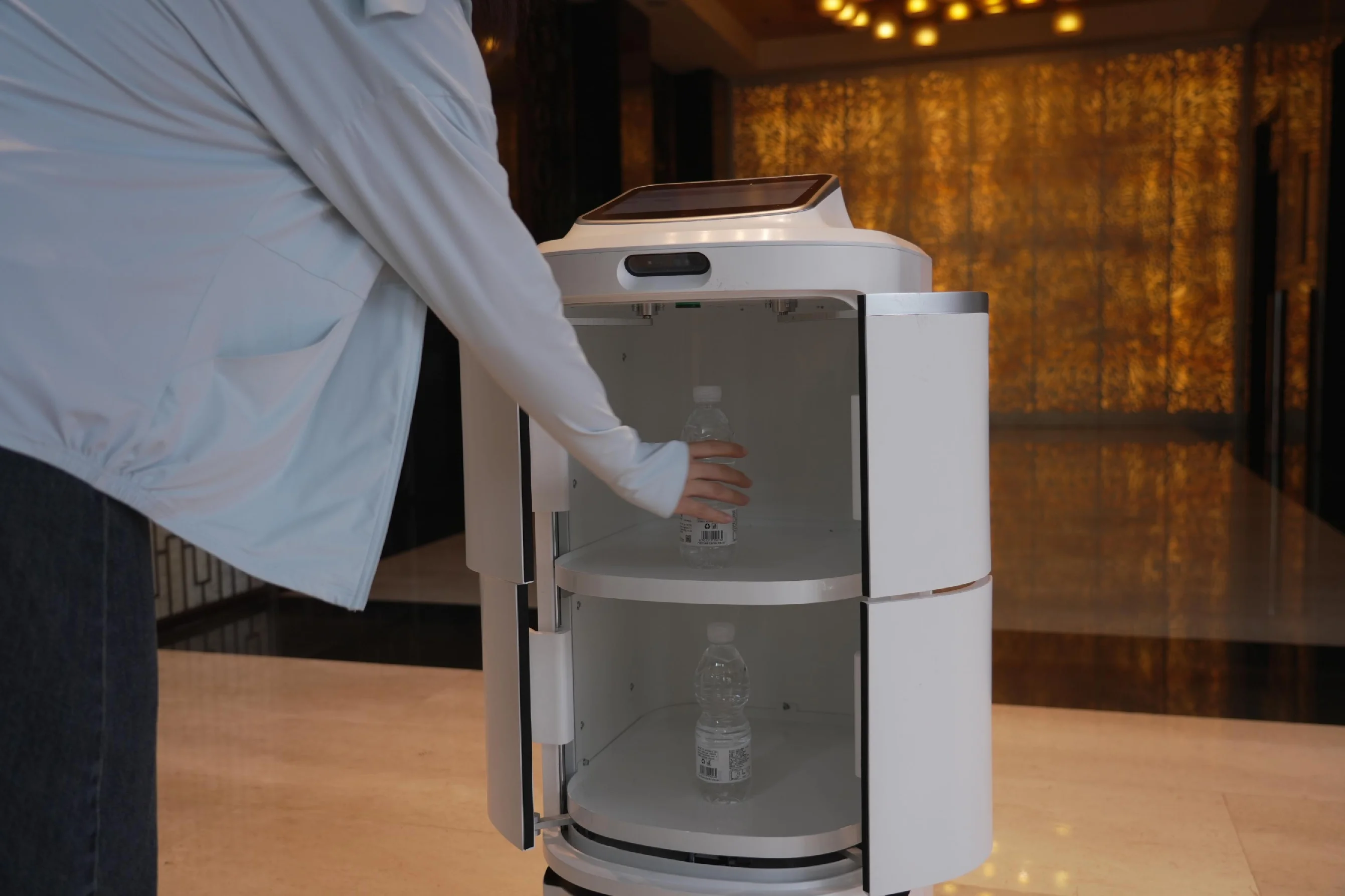 Customized Android-Controlled Hotel Delivery Robot 510*430*1060mm Service Robot with New Features