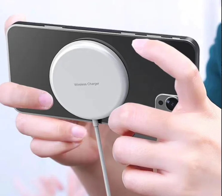 2022 portable Wireless Charger Suction Cup Fast Wireless Charging Pad Indicator Light 5W 10w Qi Charger for iPhone 14