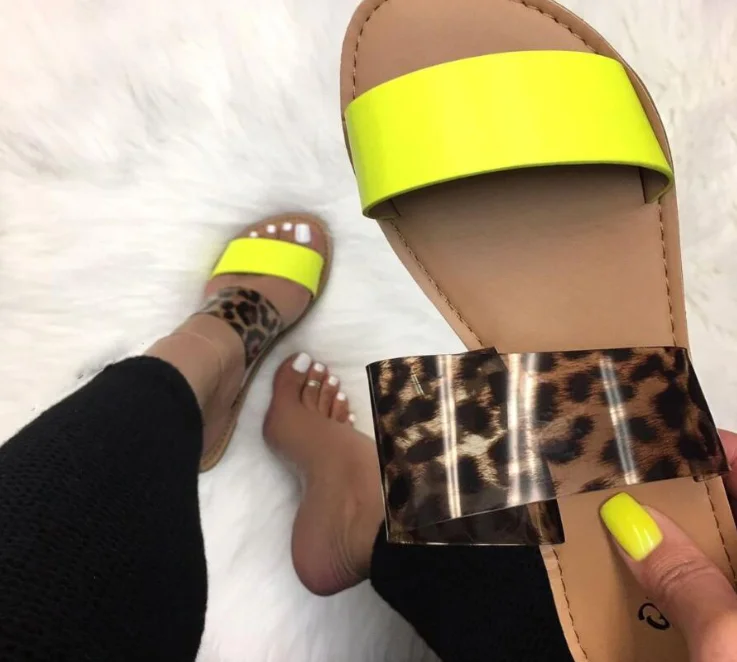 
2021 Fashion Leopard Print One Line Sandals Large Size Double Strap Flat Slippers For Women Outdoor 