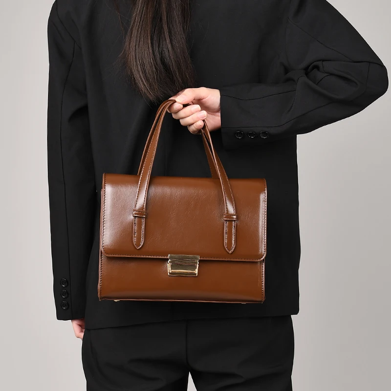 2023 spring ins retro simple and advanced feeling small square handbag