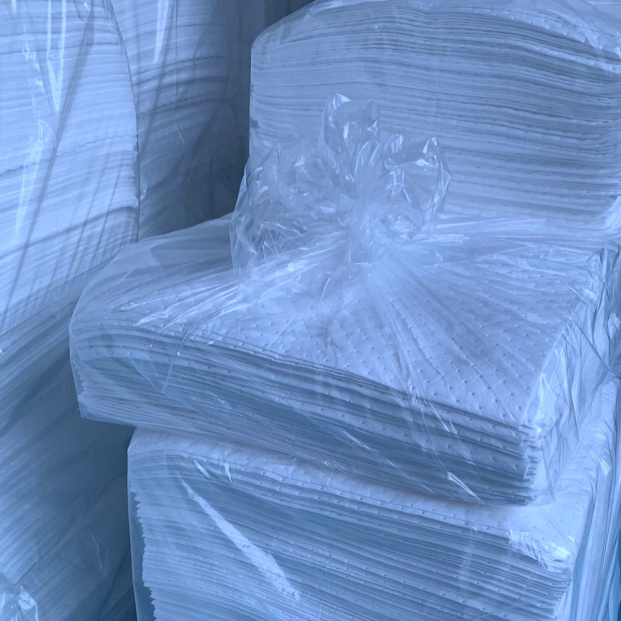 Полипропиленовый материал для промышленного использования впитывает жидкости на масляной основе такие как Абсорбирующая прокладка мазута