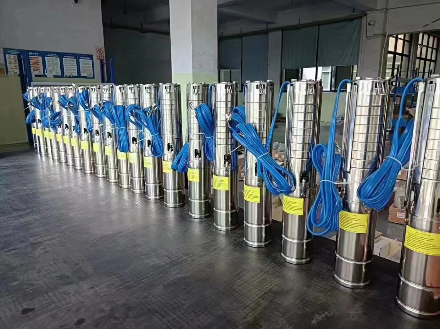 Высокое напряжение 15HP из нержавеющей стали Солнечный погружной насос для глубоких скважин многоступенчатый Электрический постоянного тока орошения сельского хозяйства OEM