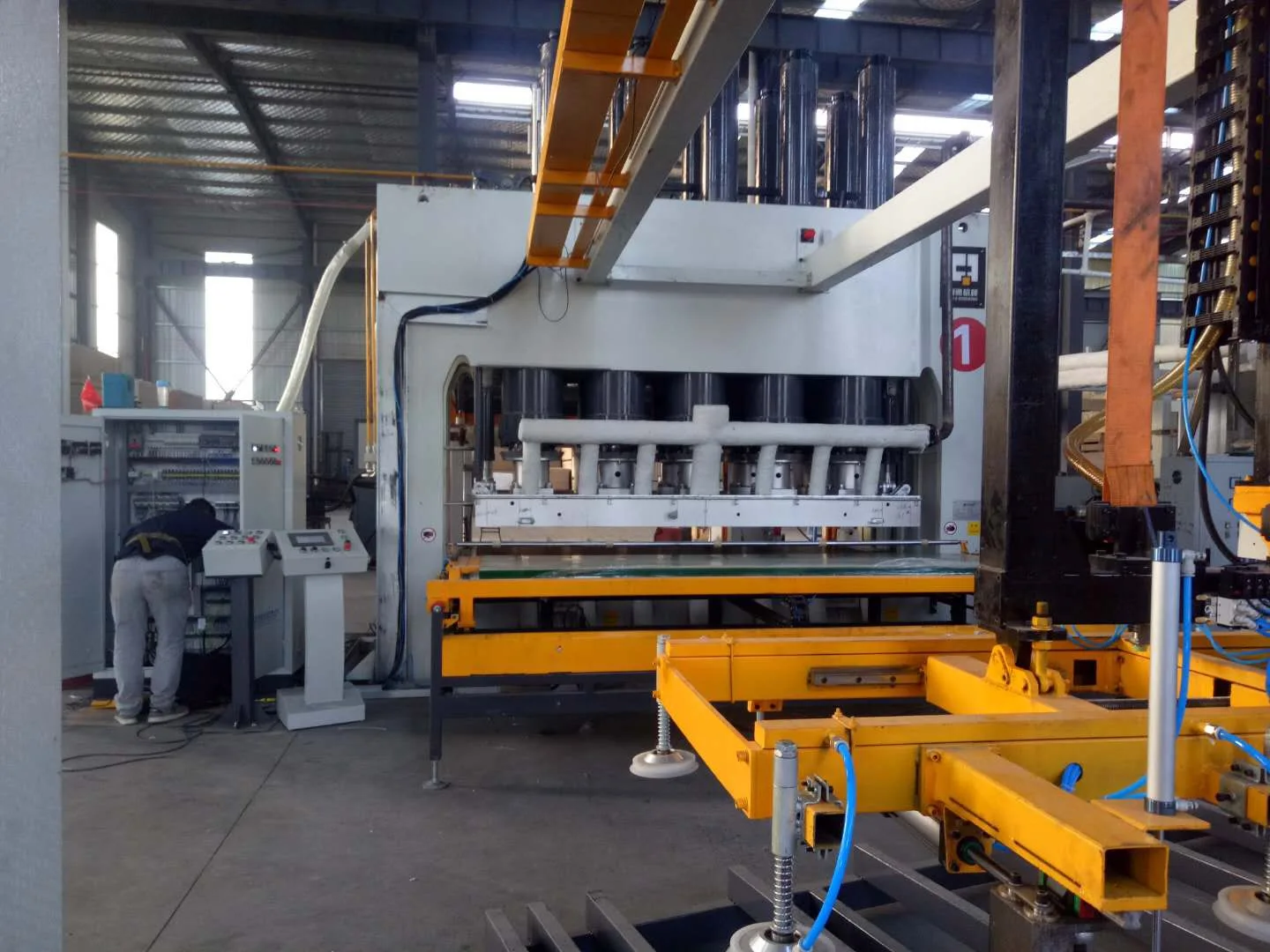 Short cycle press line for melamine laminated mdf and melamine laminate board
