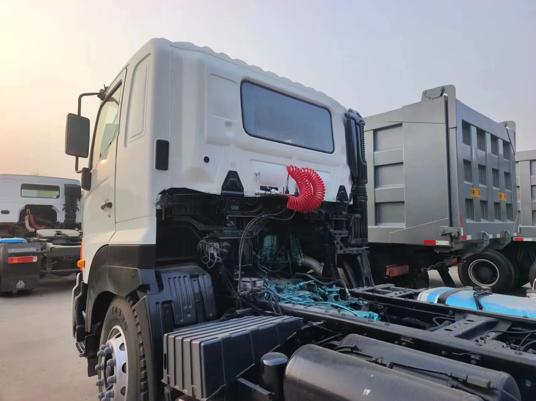 Дешевая цена используется японский Hino 700 трактор грузовик с хорошим состоянием для продажи