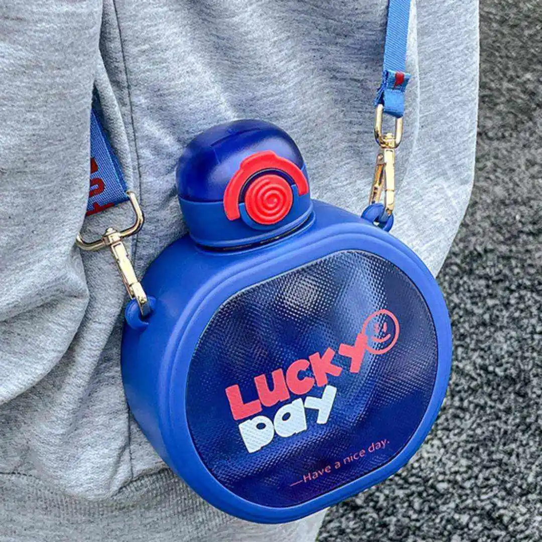 700Ml Fliptop Round Flat Portable Reusable Cute Tritan Plastic Water Bottles With Straw For Kids