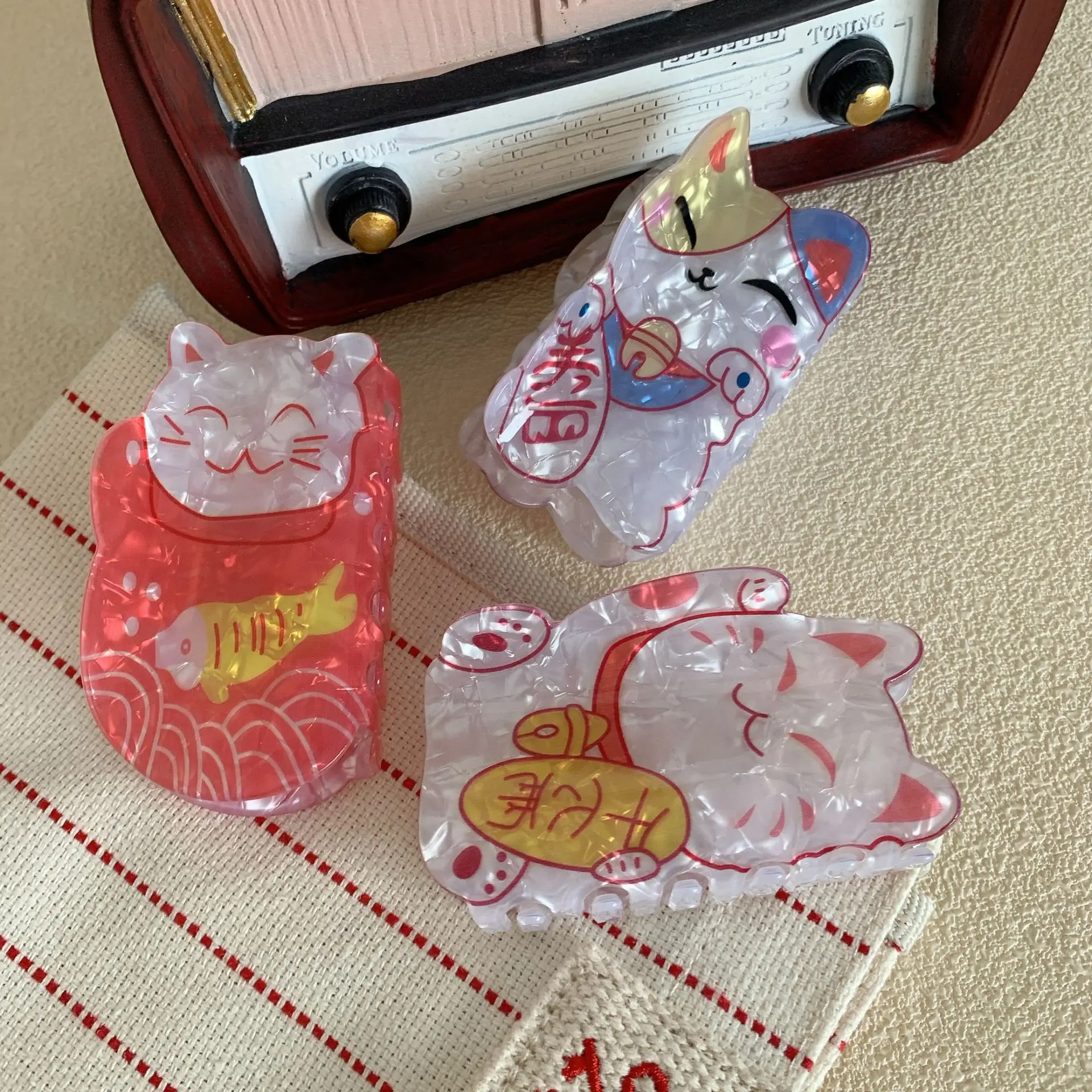 ZHENXIN Korean Lucky Cat Hair Claw Clip Cute Cartoon Girl Shark Clip Acrylic Sweet Hair Claw Clip Accessories