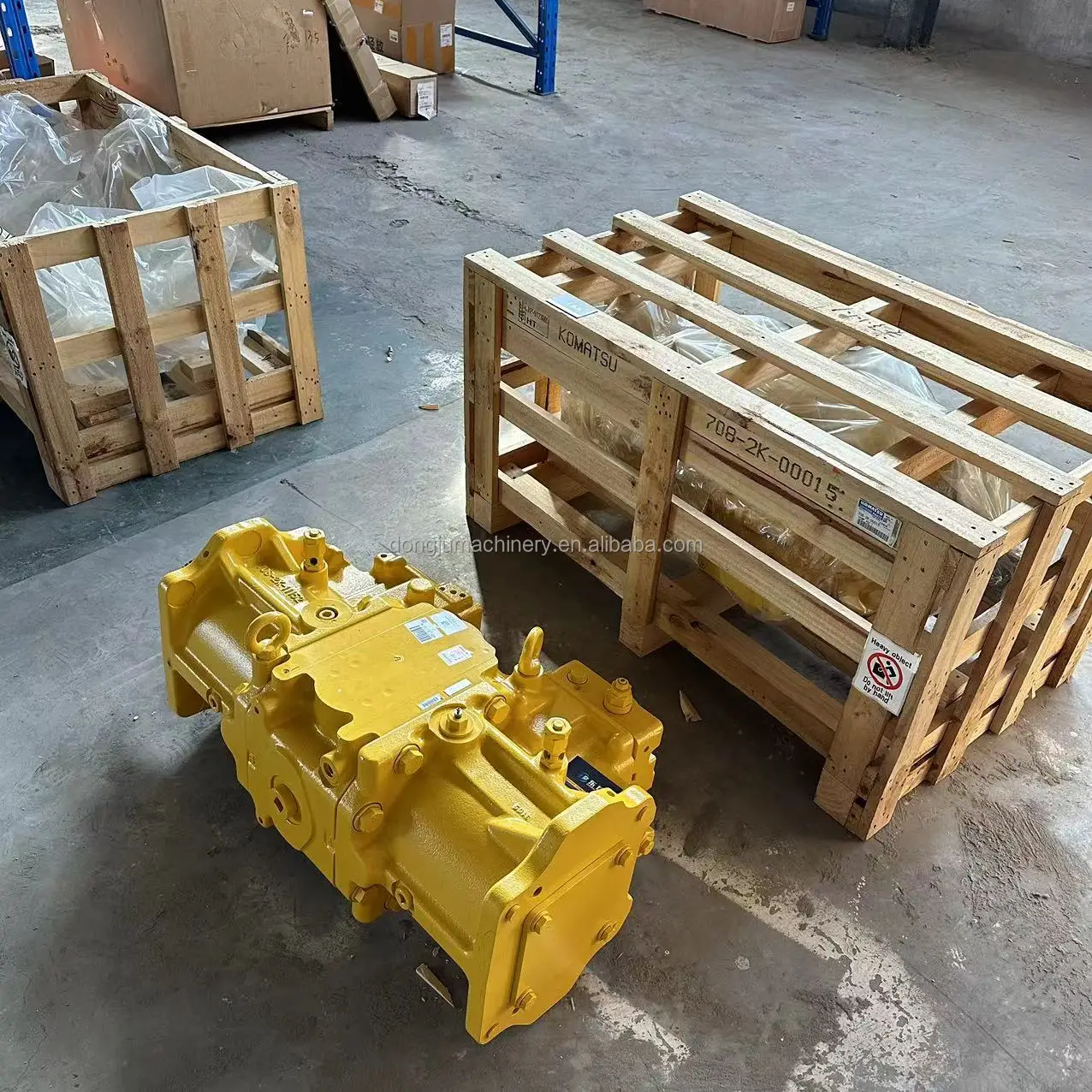 Для бульдозера Komatsu D375A клапан управления лопастями 709-63-11600.