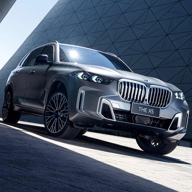 B-MWs X5 Sporty Luxurious Family-friendly Off-road SUV NEW used car