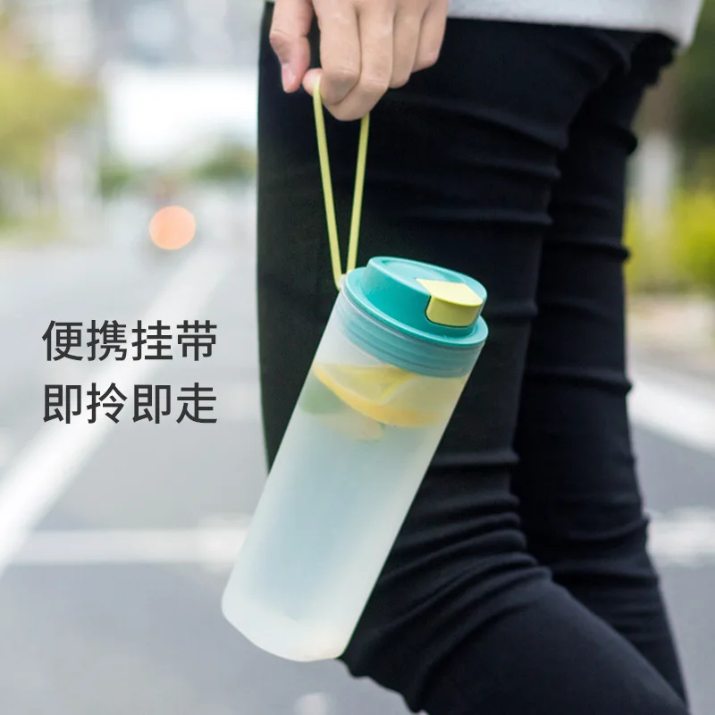550ml plastic graduated measuring water bottle  with handle transparent sealed water cup