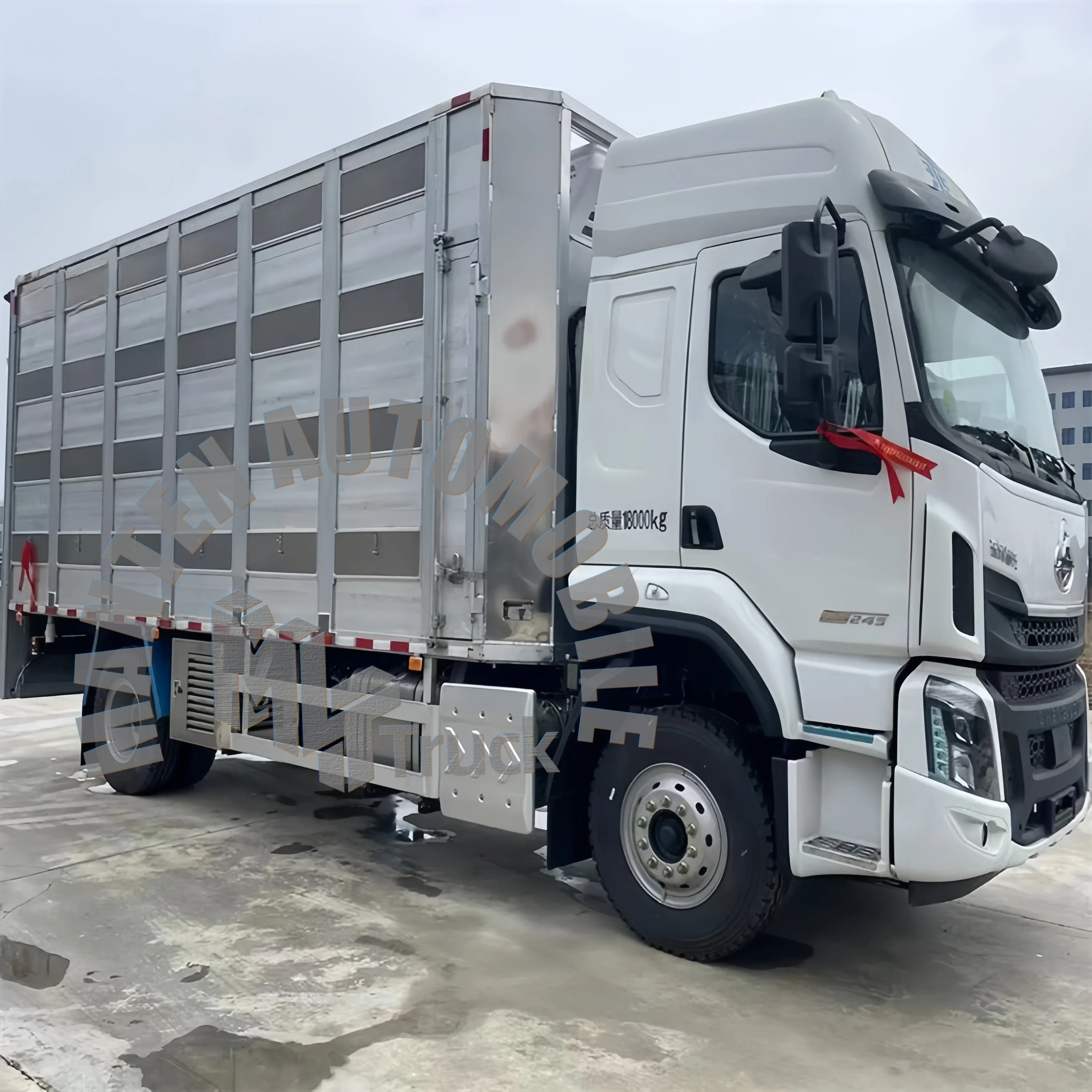 livestock truck y9297.jpg