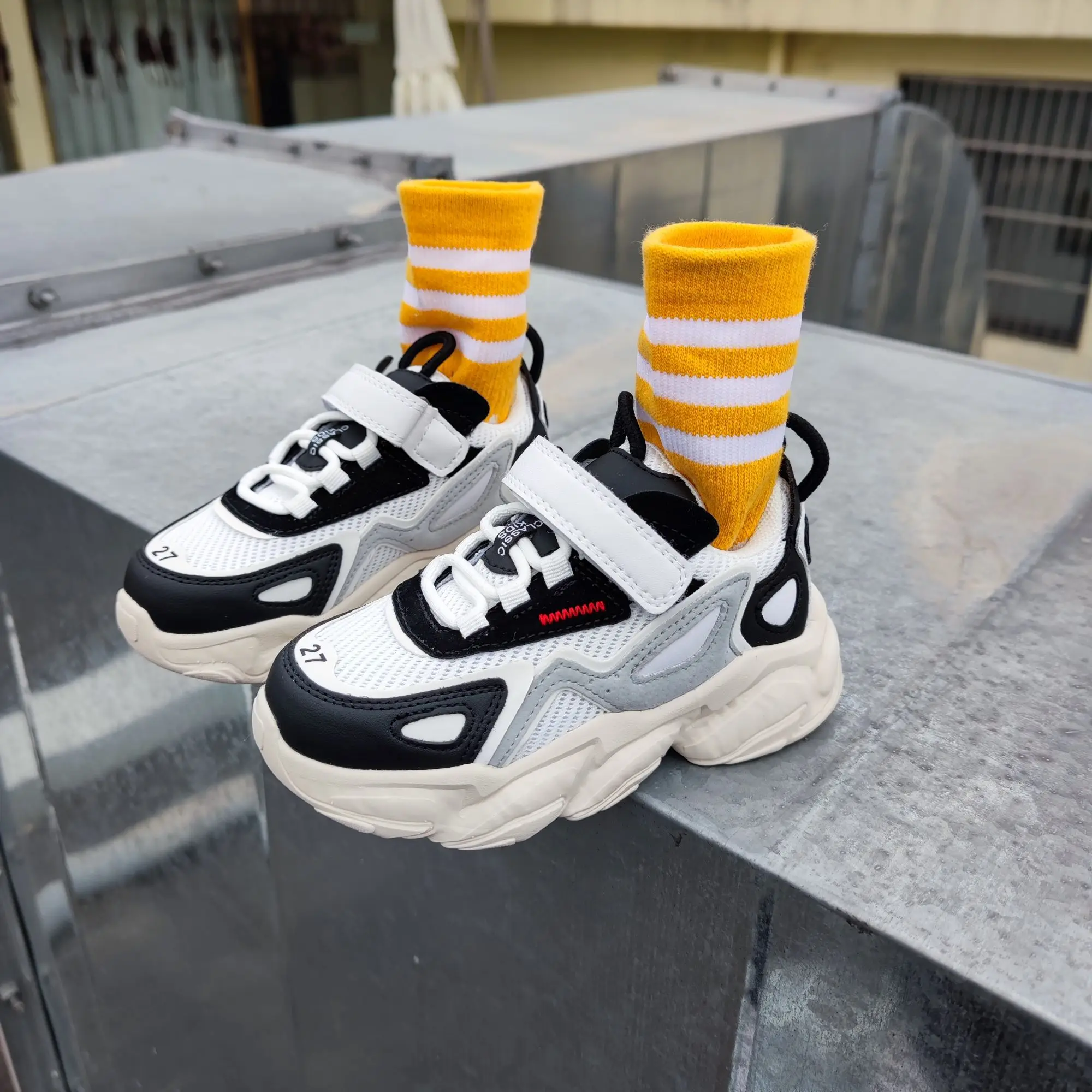 Boys and girls shoes spring 2021 new fashion breathable sports net shoes big kids soft-soled comfortable sports shoes