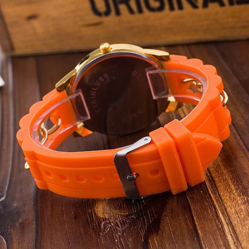 2021 New Famous Brand Gold Alloy Chain Geneva Casual Quartz Watch Women Silicone Watches Relogio Feminino Wristwatches Hot Sale