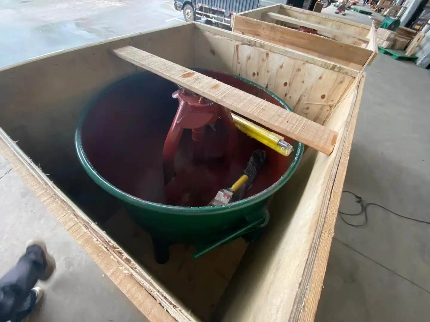 Mixing machine for epdm granules/ SBR granules/rubber granules and pu binder for playground, running track installation