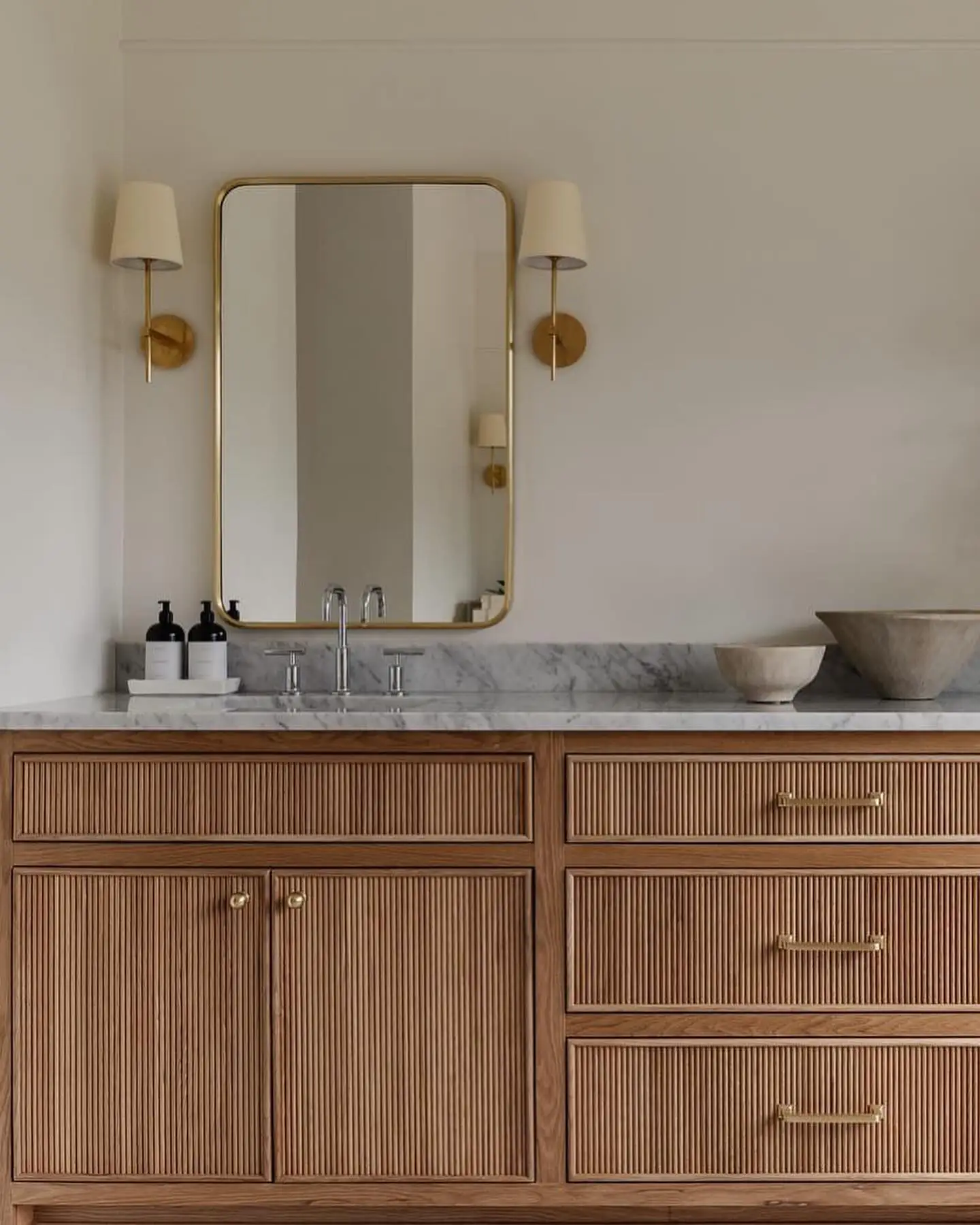 Vermont Design Luxury Bathroom Wooden Style Simple Wall Hanging Solid Wood Bathroom Cabinet