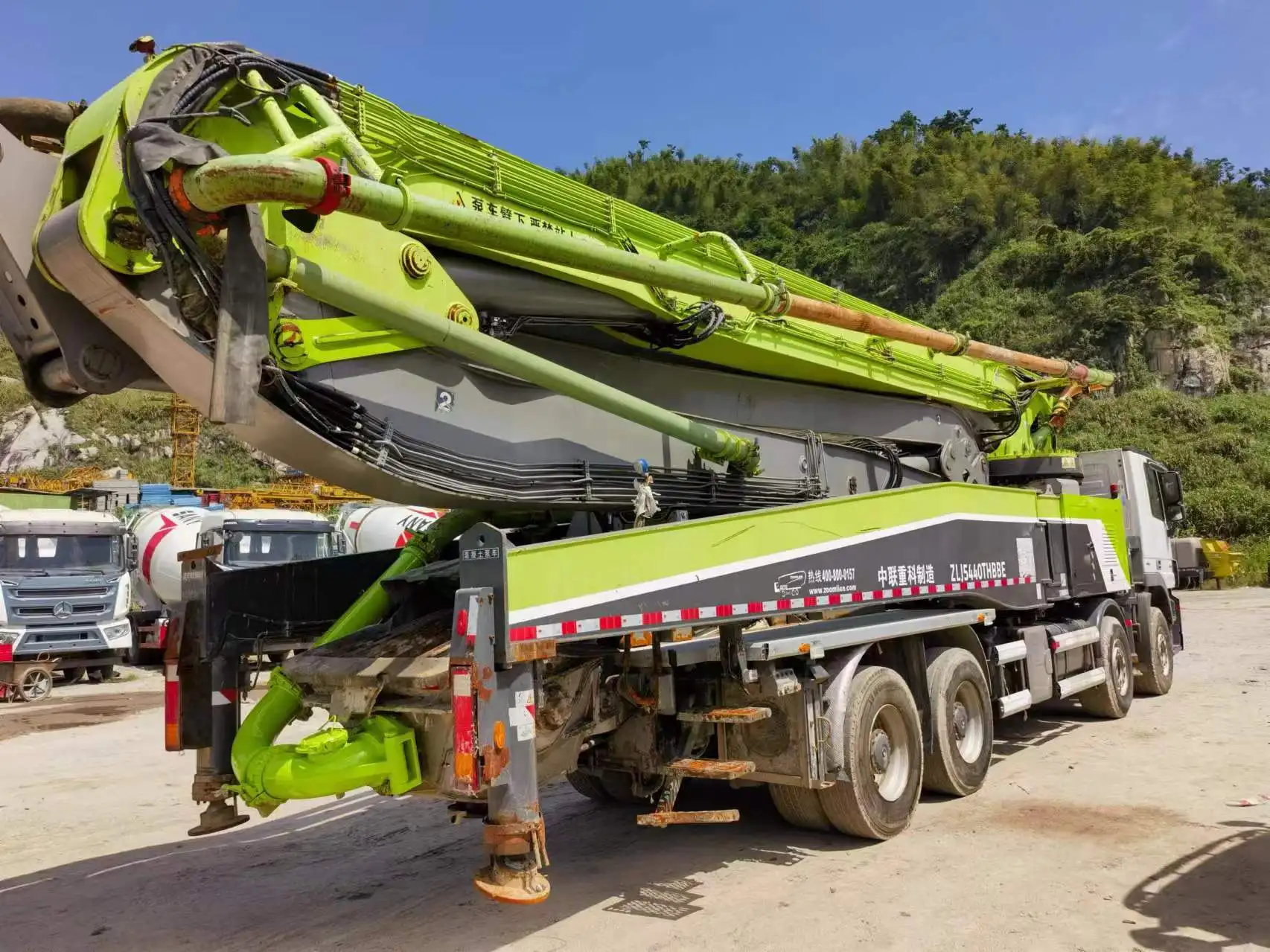 19 Years Zoomlion Mer cedes Benz 56m Used Concrete Pump Truck 300kw Power 6 Section Moving Arm Pump Section Trucks