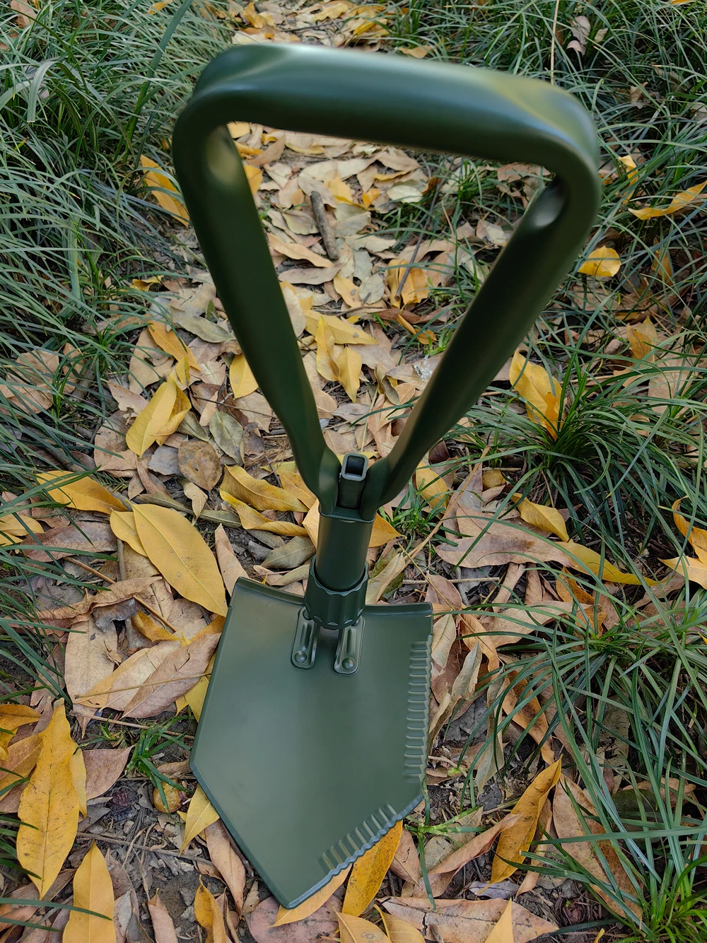 Tri-Fold Survival Shovel, Camping, Gardening, Beach Shovel  Heavy Duty Carbon Steel Entrenching Tool Folding Shovel