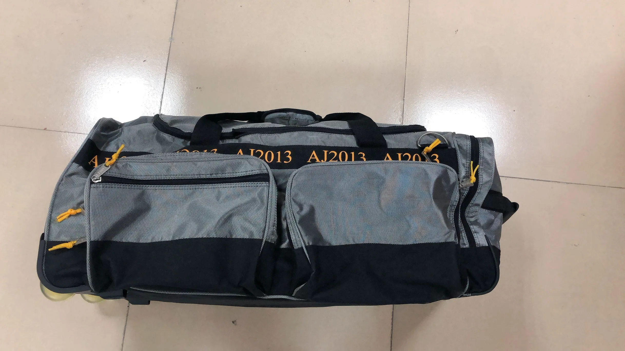 
wholesale wheeled Sports cricket Kit equipment Bag 