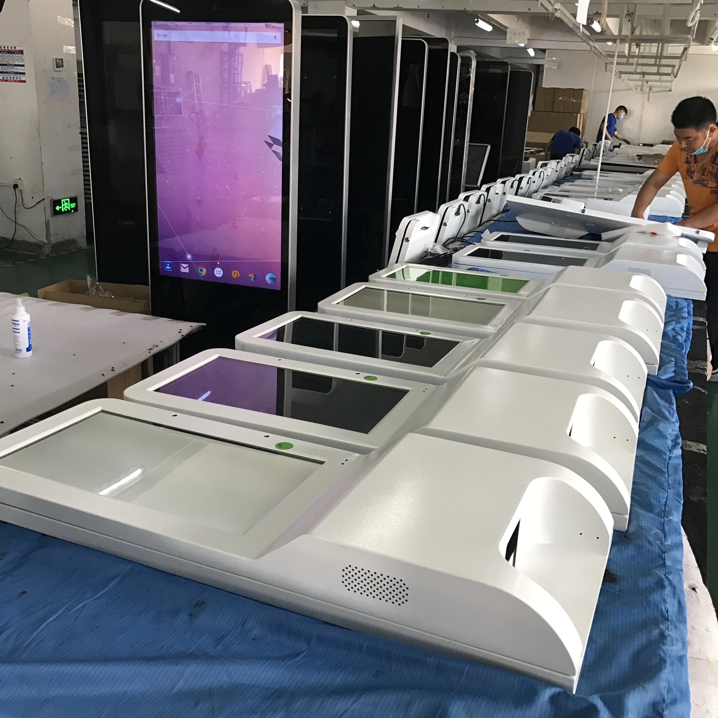 mount detection monitoring facial measurement lcd display face recognition check temperature screening kiosk