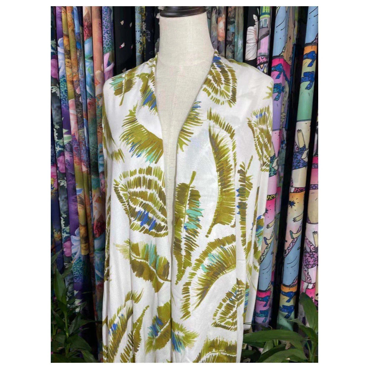 Пляжная нестандартной конструкции облегченных 85GSM 100% вискоза 60-х годов тонкого волокна набивные ткани