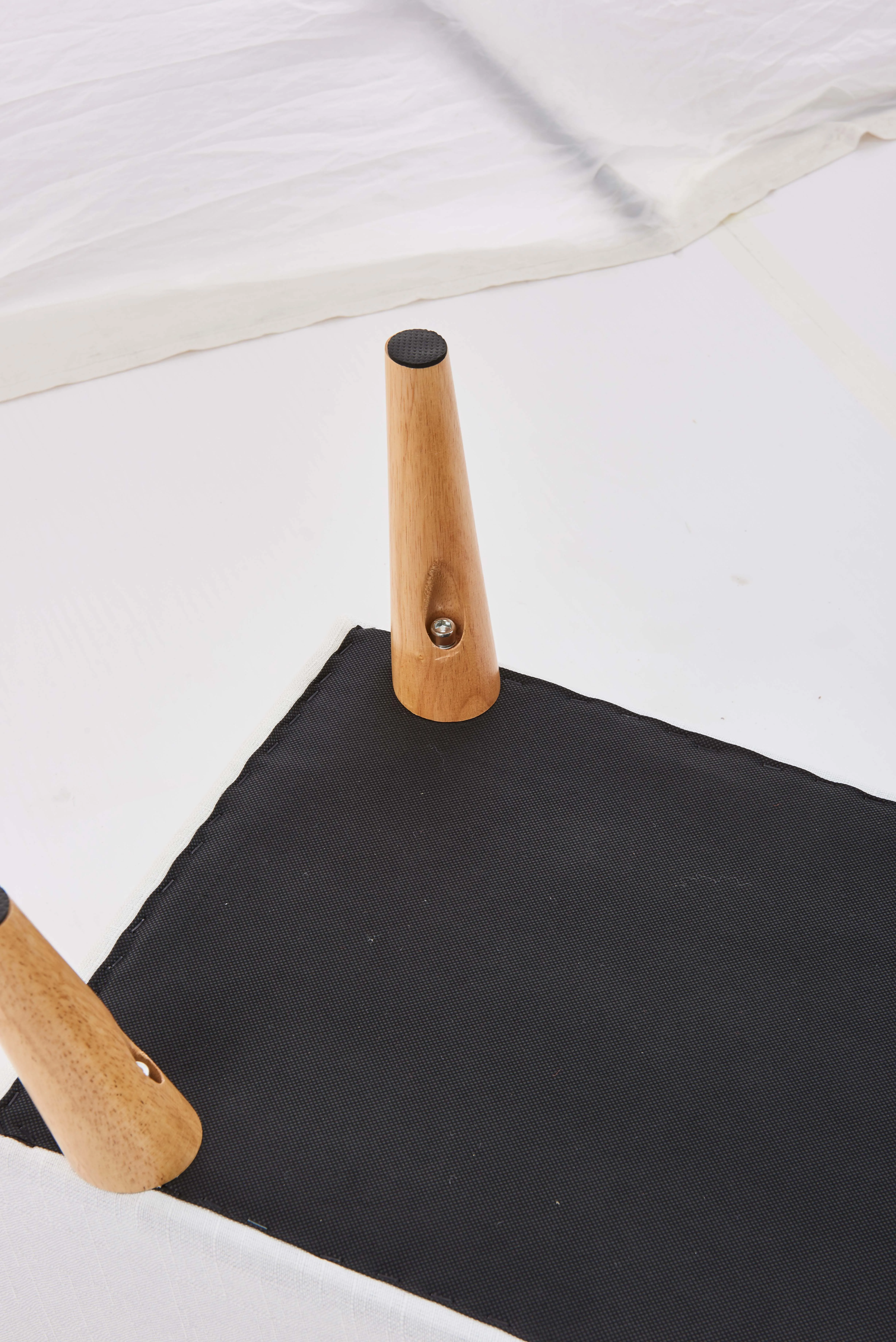 Hot Selling Nordic Modern Sitting Bench Storage Luxury Stools with Rubber Wood Legs Ottoman