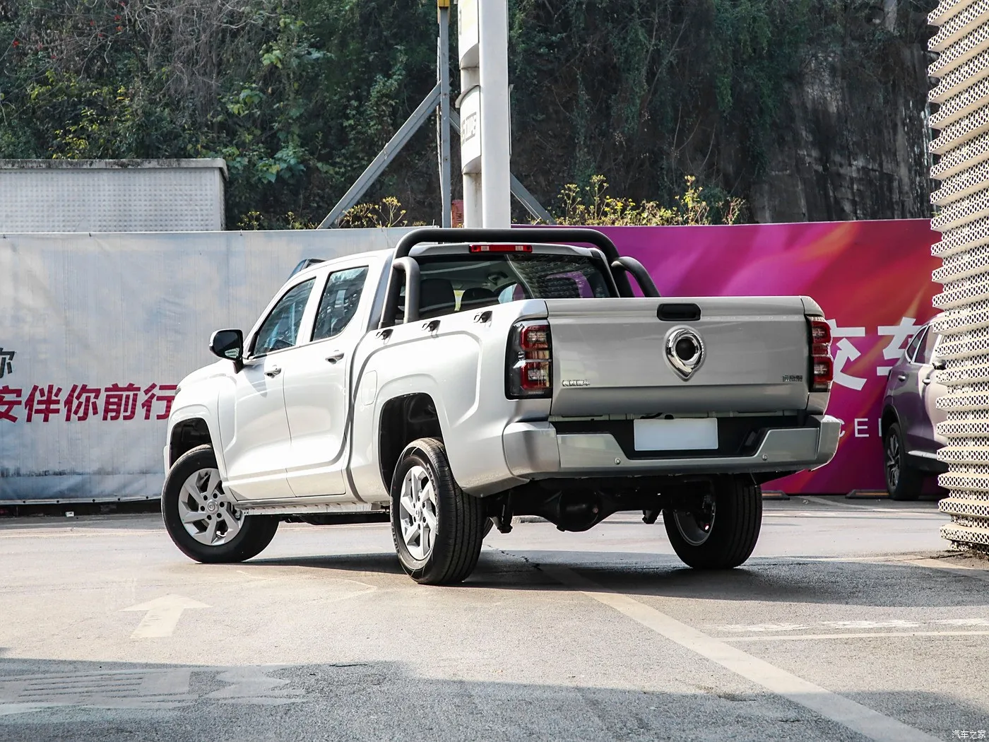 Hot sale GWM POER KINGKONG pickup truck 2024 model 2.0T diesel 6MT 4WD long box GW4D20M